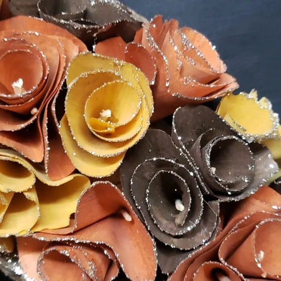 The Farmhouse Rachel Ashwell NWT Glittered Wood Curl Flowers Wreath - Picture 2 of 5